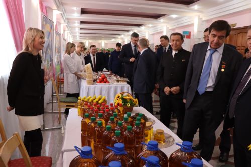 К итоговой сессии Совета района нурлатцы развернули масштабную выставку, посвященную достижениям района