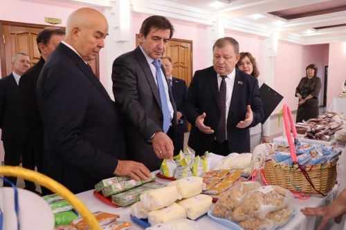 К итоговой сессии Совета района нурлатцы развернули масштабную выставку, посвященную достижениям района