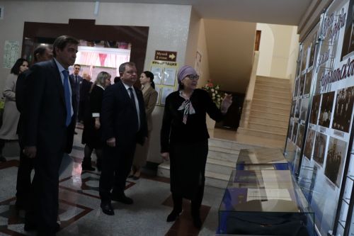 К итоговой сессии Совета района нурлатцы развернули масштабную выставку, посвященную достижениям района