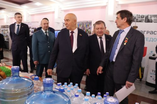 К итоговой сессии Совета района нурлатцы развернули масштабную выставку, посвященную достижениям района