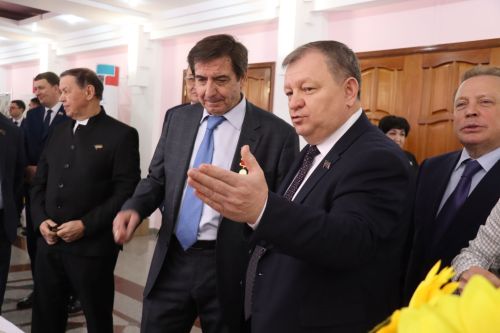 К итоговой сессии Совета района нурлатцы развернули масштабную выставку, посвященную достижениям района