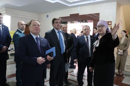К итоговой сессии Совета района нурлатцы развернули масштабную выставку, посвященную достижениям района