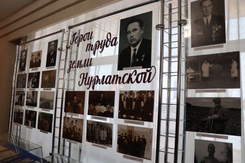 К итоговой сессии Совета района нурлатцы развернули масштабную выставку, посвященную достижениям района