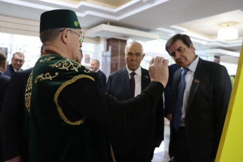 К итоговой сессии Совета района нурлатцы развернули масштабную выставку, посвященную достижениям района