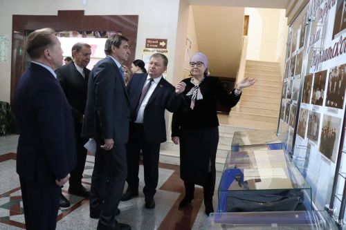 К итоговой сессии Совета района нурлатцы развернули масштабную выставку, посвященную достижениям района