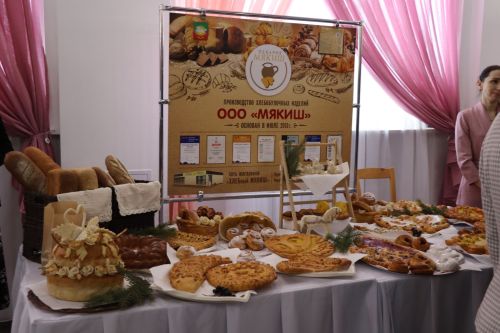 К итоговой сессии Совета района нурлатцы развернули масштабную выставку, посвященную достижениям района