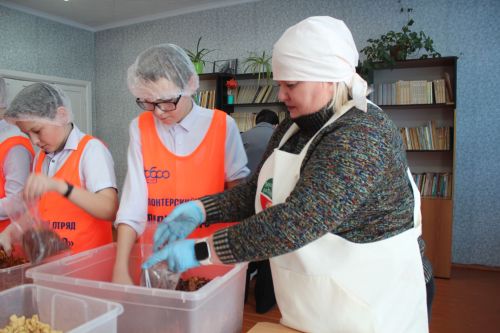 Егоркинские школьники собрали 200 порций супов для участников СВО