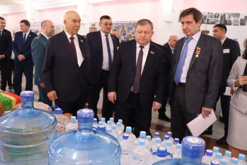 К итоговой сессии Совета района нурлатцы развернули масштабную выставку, посвященную достижениям района