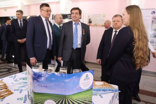 К итоговой сессии Совета района нурлатцы развернули масштабную выставку, посвященную достижениям района