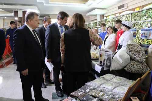 К итоговой сессии Совета района нурлатцы развернули масштабную выставку, посвященную достижениям района