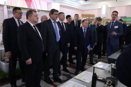 К итоговой сессии Совета района нурлатцы развернули масштабную выставку, посвященную достижениям района