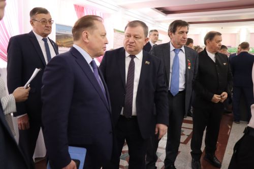 К итоговой сессии Совета района нурлатцы развернули масштабную выставку, посвященную достижениям района