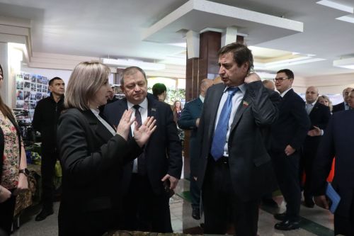К итоговой сессии Совета района нурлатцы развернули масштабную выставку, посвященную достижениям района