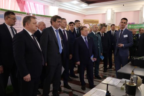 К итоговой сессии Совета района нурлатцы развернули масштабную выставку, посвященную достижениям района