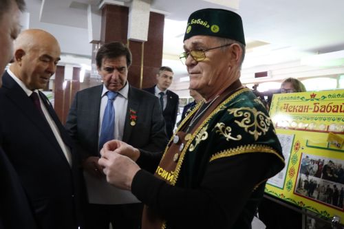 К итоговой сессии Совета района нурлатцы развернули масштабную выставку, посвященную достижениям района