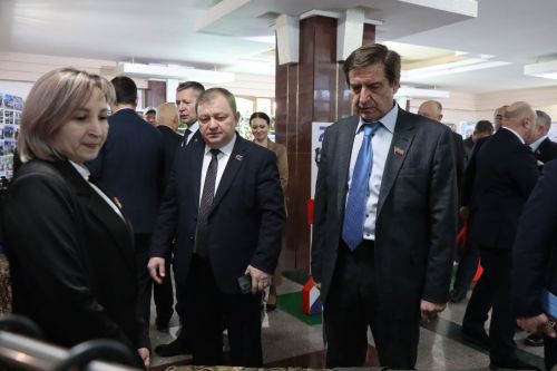 К итоговой сессии Совета района нурлатцы развернули масштабную выставку, посвященную достижениям района