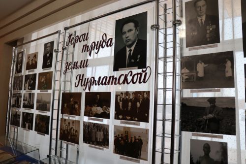 К итоговой сессии Совета района нурлатцы развернули масштабную выставку, посвященную достижениям района