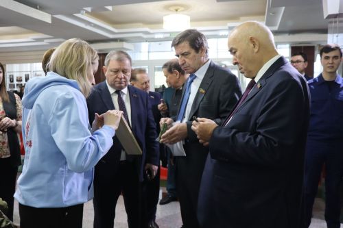 К итоговой сессии Совета района нурлатцы развернули масштабную выставку, посвященную достижениям района