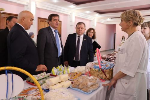 К итоговой сессии Совета района нурлатцы развернули масштабную выставку, посвященную достижениям района