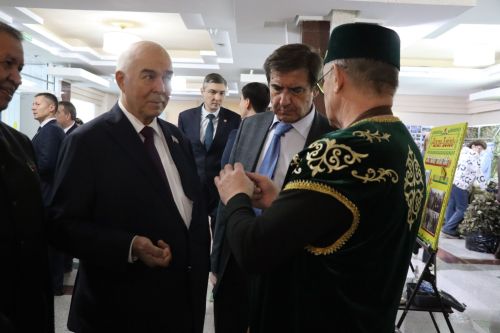 К итоговой сессии Совета района нурлатцы развернули масштабную выставку, посвященную достижениям района