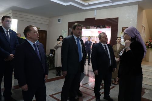 К итоговой сессии Совета района нурлатцы развернули масштабную выставку, посвященную достижениям района