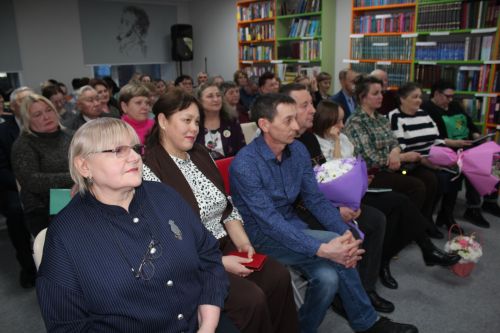 «Возвращайся с победой, родной!»: В Нурлате прошла презентация нового сборника стихов Маргариты Литта