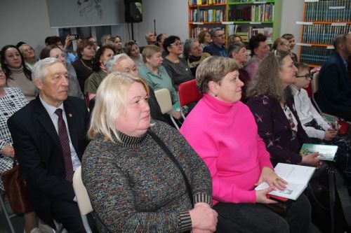 «Возвращайся с победой, родной!»: В Нурлате прошла презентация нового сборника стихов Маргариты Литта