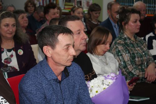 «Возвращайся с победой, родной!»: В Нурлате прошла презентация нового сборника стихов Маргариты Литта