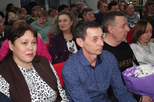 «Возвращайся с победой, родной!»: В Нурлате прошла презентация нового сборника стихов Маргариты Литта