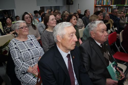 «Возвращайся с победой, родной!»: В Нурлате прошла презентация нового сборника стихов Маргариты Литта