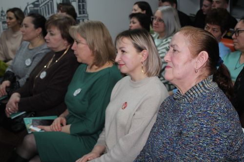 «Возвращайся с победой, родной!»: В Нурлате прошла презентация нового сборника стихов Маргариты Литта