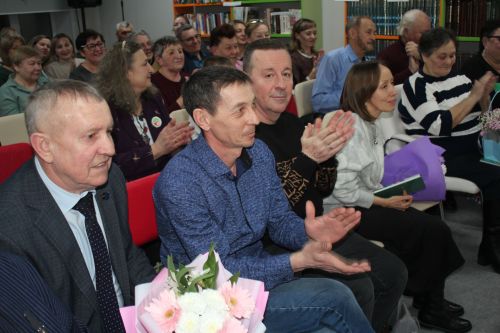 «Возвращайся с победой, родной!»: В Нурлате прошла презентация нового сборника стихов Маргариты Литта