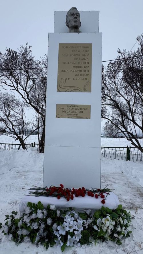 Единственный в Нурлатском районе бюст Мусы Джалиля стал местом памяти в канун юбилея поэта