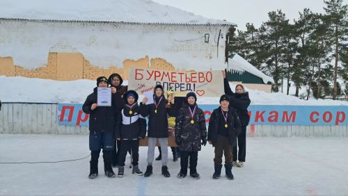 На льду – настоящие мужчины: в Бурметьевской школе прошел хоккейный турнир