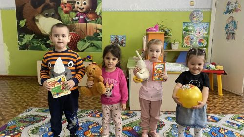 «Наша Таня громко плачет»: в гостях у нурлатских малышей побывали герои стихов Агнии Барто