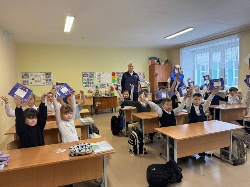 В школе №8 Нурлата прошла массовая проверка световозвращателей у учеников