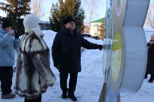 В сквере Журналистов города Нурлат открыли «Древо дружбы»