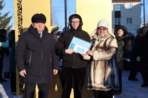 В сквере Журналистов города Нурлат открыли «Древо дружбы»
