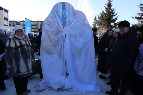 В сквере Журналистов города Нурлат открыли «Древо дружбы»