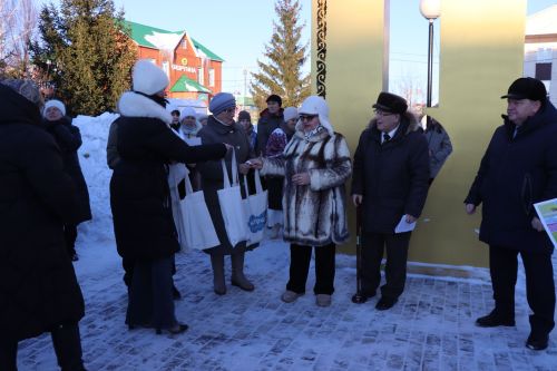 В сквере Журналистов города Нурлат открыли «Древо дружбы»