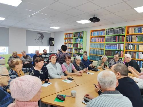 Цифровая грамотность для старшего поколения: урок безопасности в Центральной библиотеке