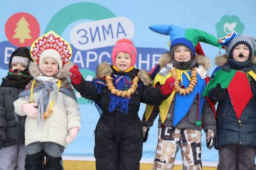 В Нурлате с размахом проводили зиму: блины, хороводы и парад «Весны-чудесницы»