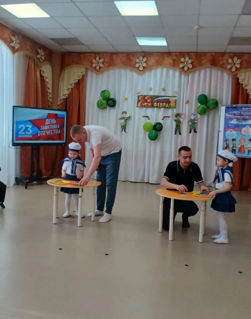 От парада малышей до сказки с Емелей: как в «Солнышке» славили защитников