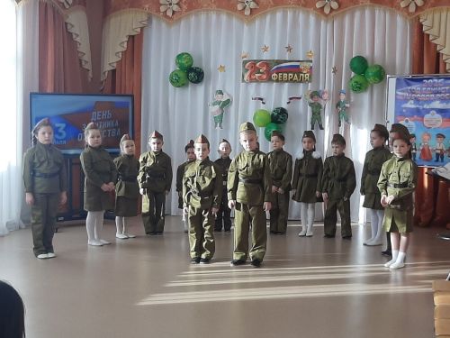 От парада малышей до сказки с Емелей: как в «Солнышке» славили защитников