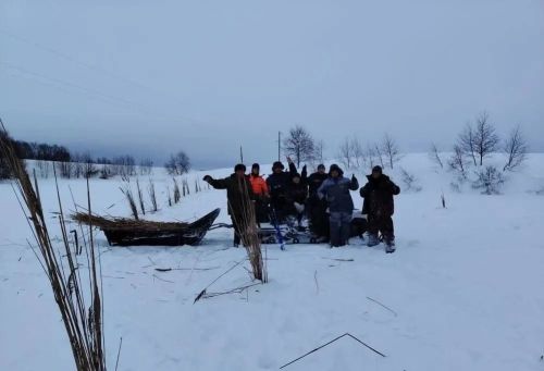 Нурлатцы спасают рыбу от зимнего замора: в районе прошла акция «Рыбе – быть!»
