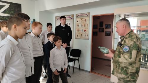 Урок мужества от ветерана: школьникам Мамыкова рассказали о технологиях СВО