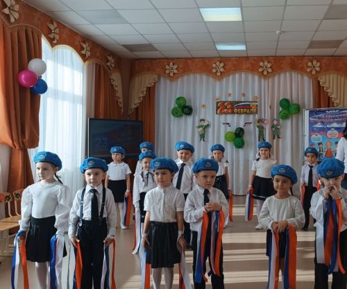 От парада малышей до сказки с Емелей: как в «Солнышке» славили защитников