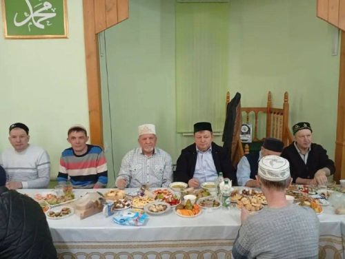 В мечети микрорайона сахароваров прошел коллективный ифтар