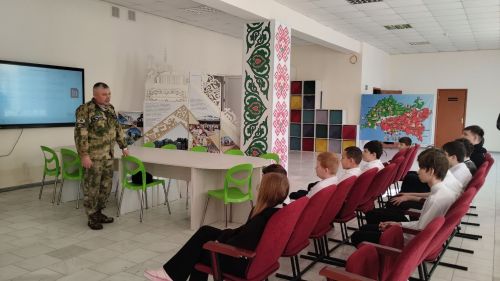 Урок мужества от ветерана: школьникам Мамыкова рассказали о технологиях СВО