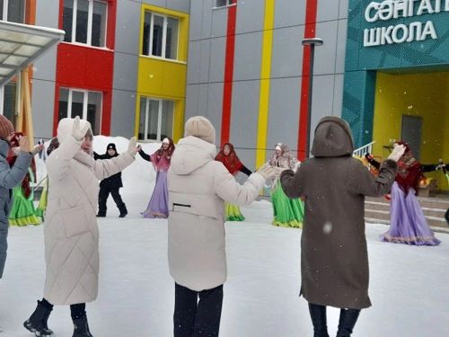 Прощай, Зима: «Музыкальный» сквер в Нурлате проводил холода задорным хороводом»